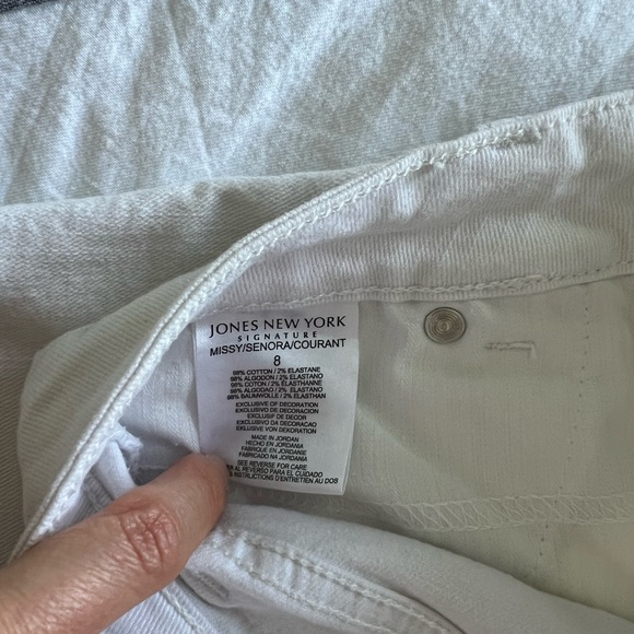 Jones New York White Women's Bermuda Shorts - Picture 4 of 5